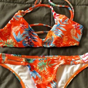 NWOT orange Hawaiian flower detailed bikini!